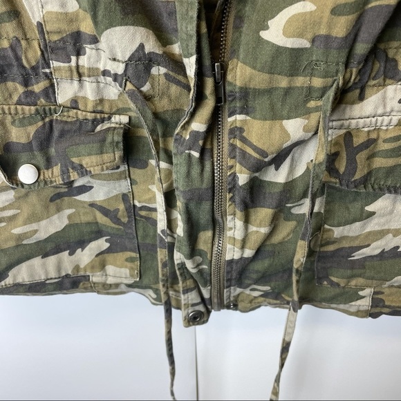 IRIS camo zip up vest size large - Picture 6 of 7